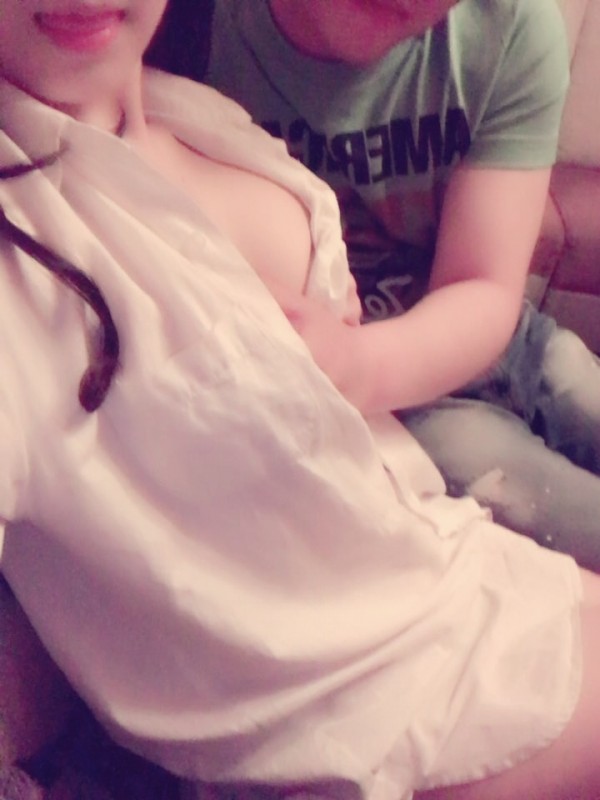 손님이룸에서가슴터치하는사진.jpg